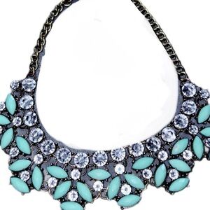 NEW Elegant Mint/ Clear Statement Necklace in an adjustable Bronze toned setting